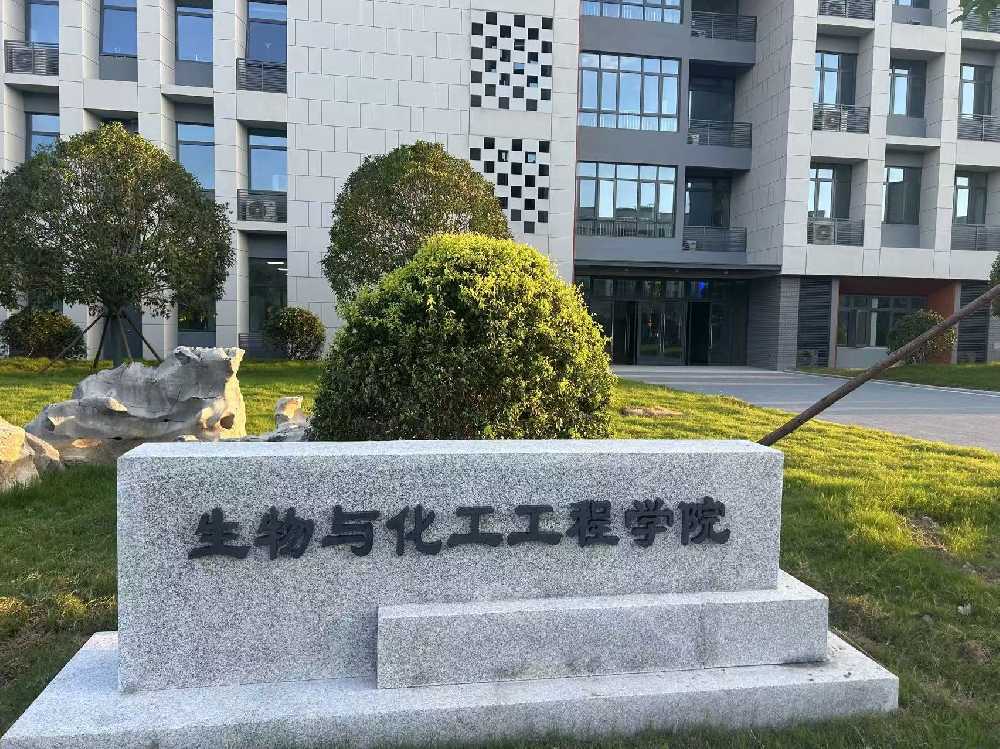 海拉尔区扬州职业大学体育场高杆灯项目